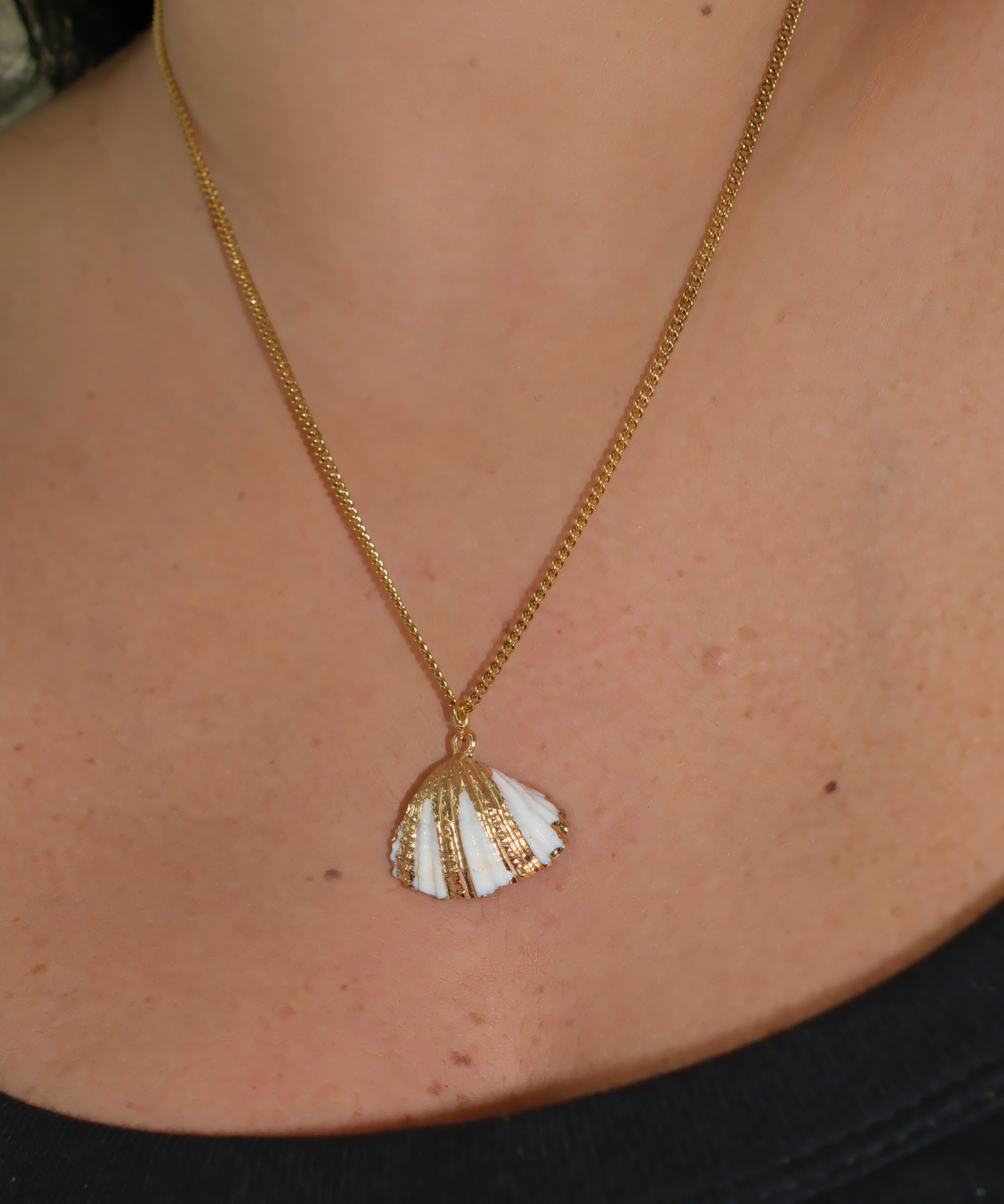 Shell Pendant Necklace | Gold