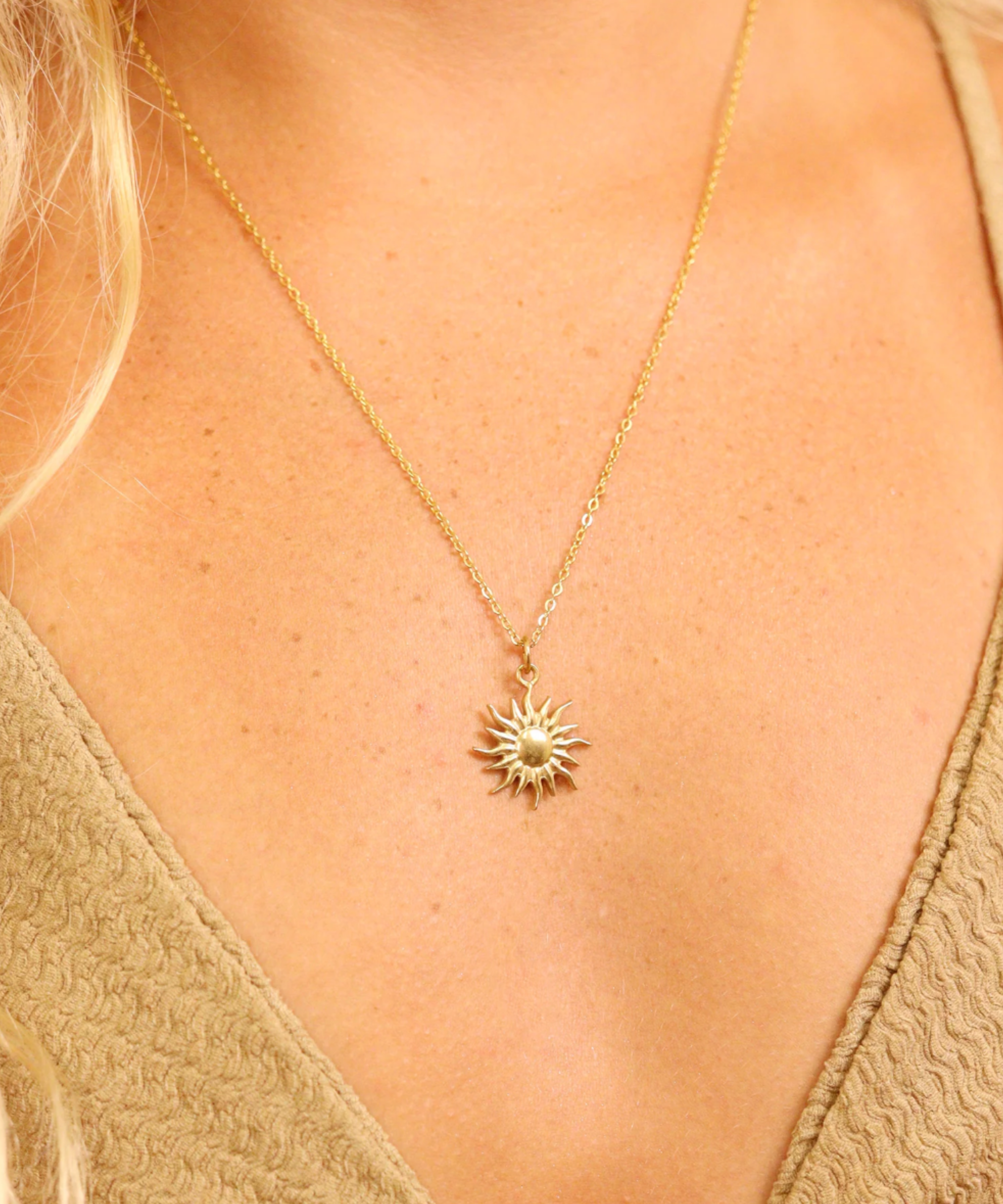 Sun Pendant Necklace | Gold
